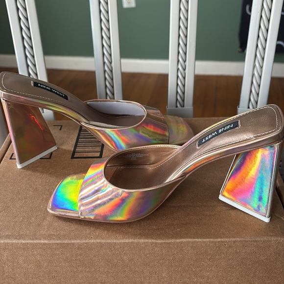 New women’s Sz 8M gold  irisdescent glam high heels on the go slide sandals - Picture 6 of 14